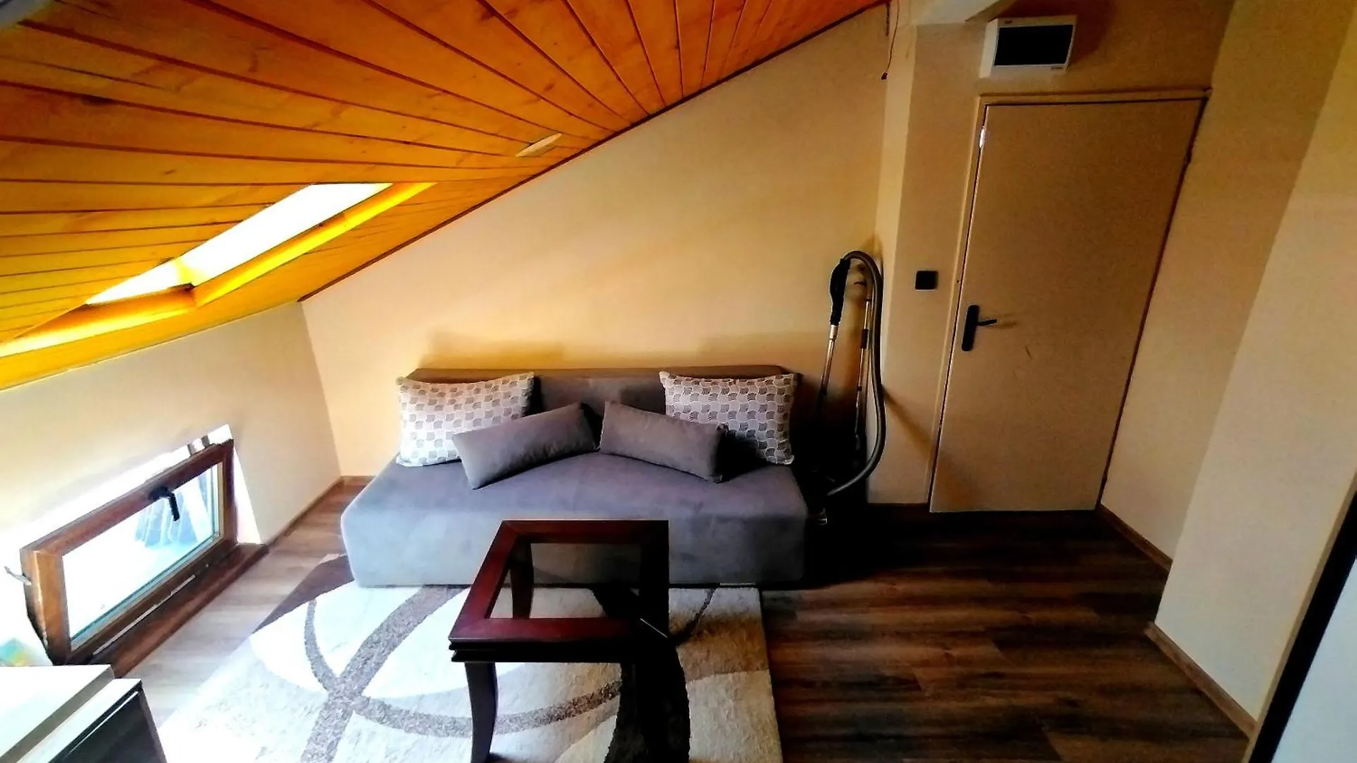 Low Budget Apartment With Breakfast 바르나